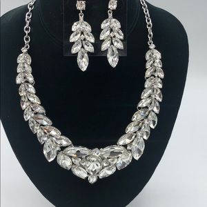 Crystal necklace set